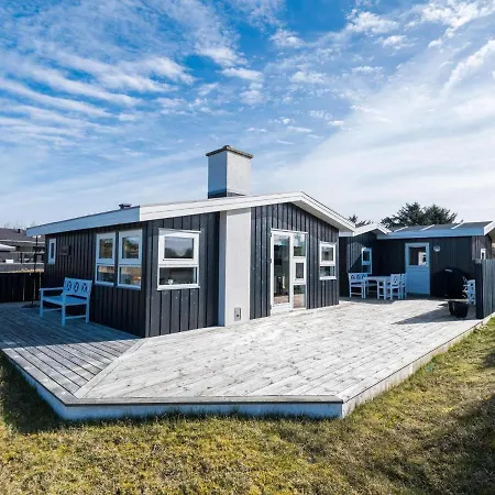 4 Person In Fano-by Traum *