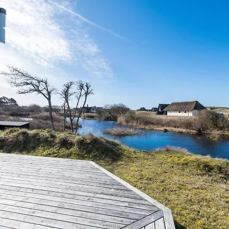 4 Person In Fano-by Traum