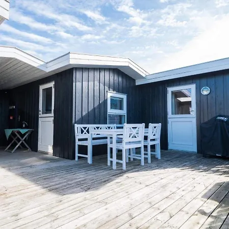 4 Person In Fano-by Traum