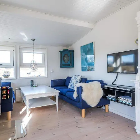 4 Person In Fano-by Traum *