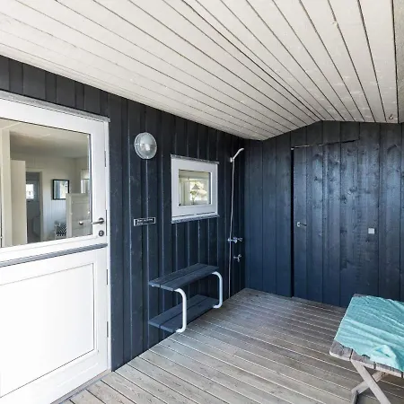 4 Person In Fano-by Traum * Fano